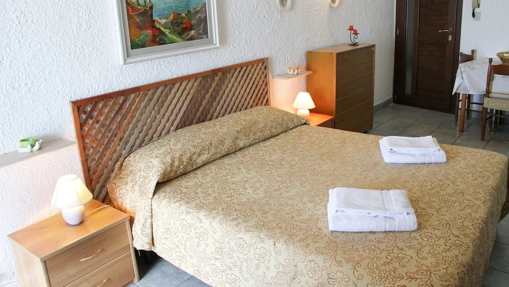 A charming studio apartment with terrace overlooking the sea