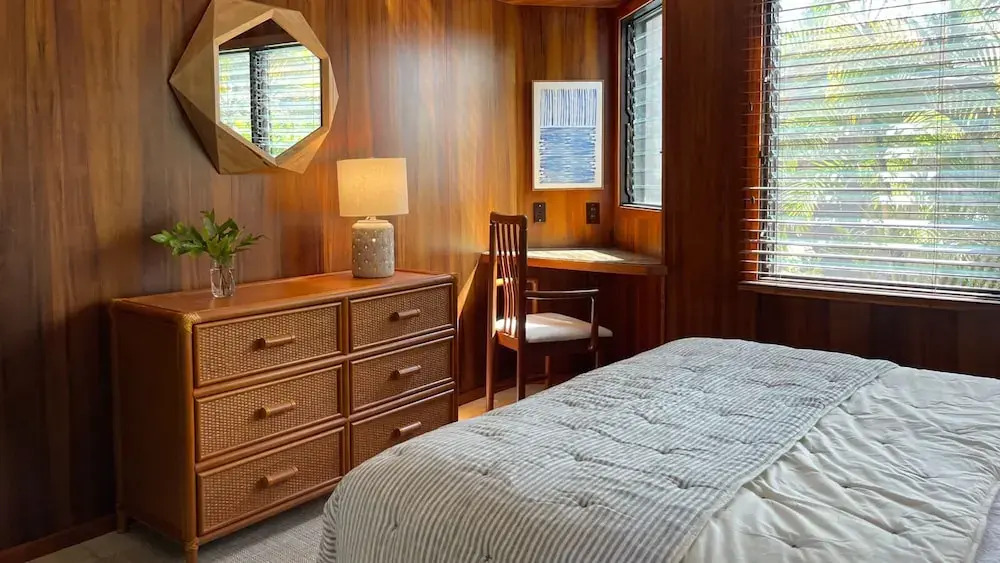 Sophisticated Oceanfront Retreat - Air-conditioned - Walk to Beach - Vrkcv