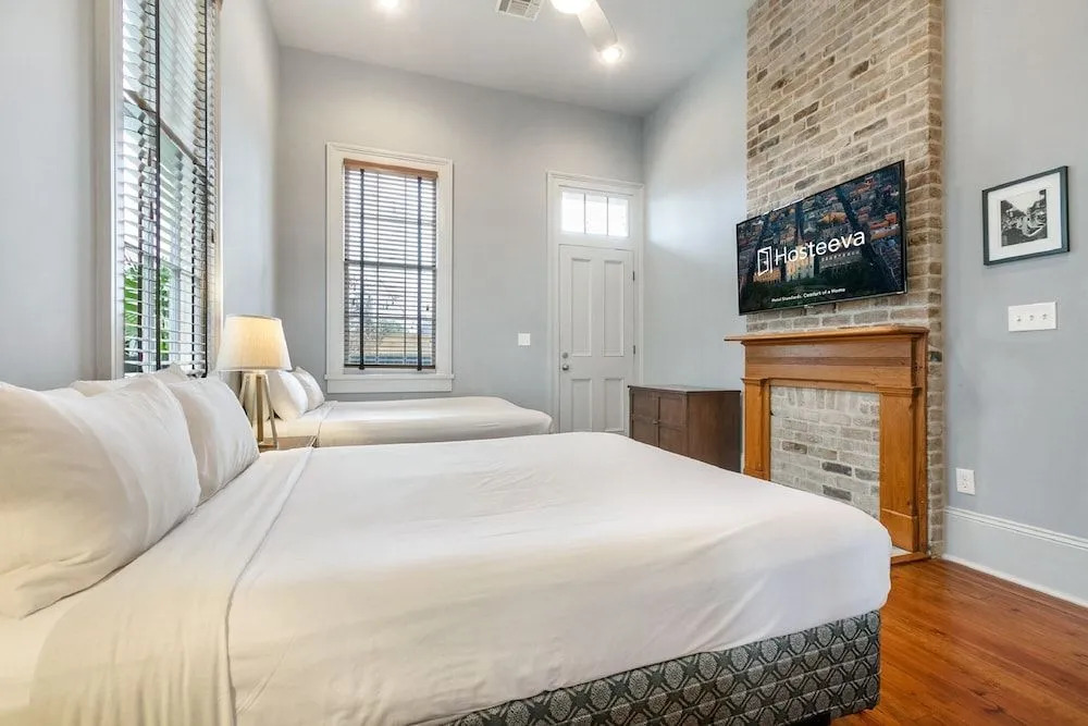 Hosteeva 2BR Steps to St. Charles Ave