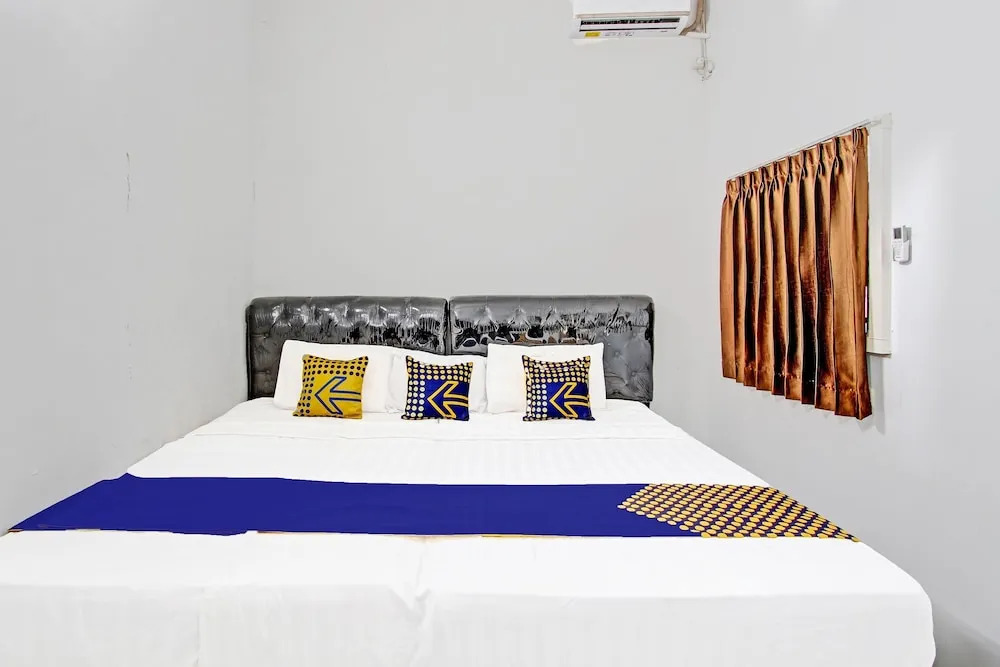 Spot On 91523 Kenari Guesthouse