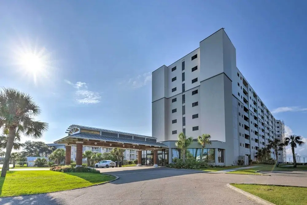 Relaxing Gulf Shores Condo w/ Beach-view Balcony