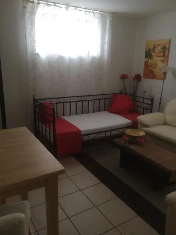 1 Zimmer Appartment im Basement links 108 A