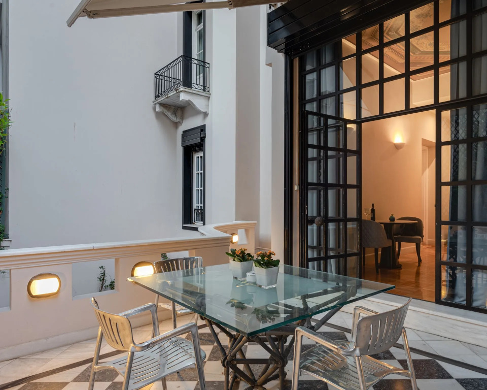 33 Solonos Suites
