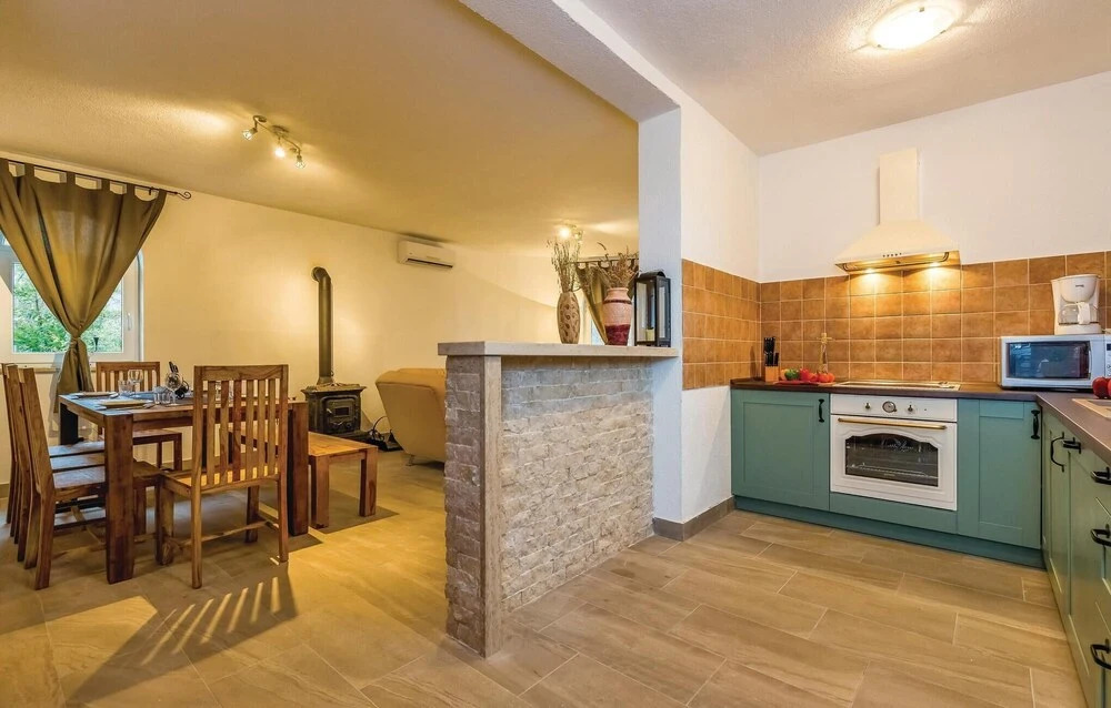 Beautiful Home in Barusici With Wifi and 3 Bedrooms