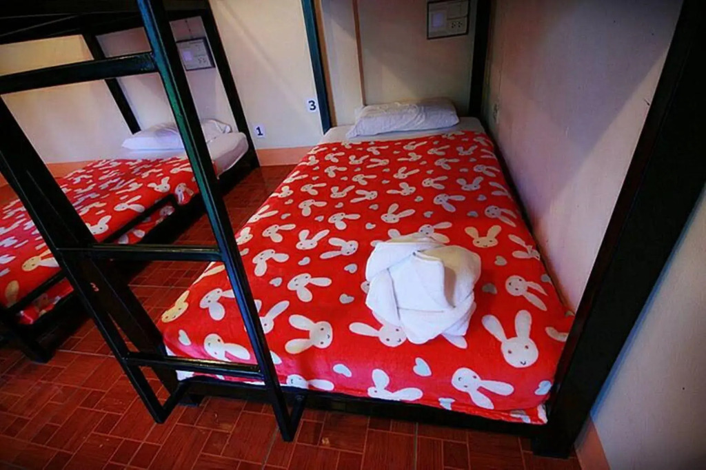 Baan Chalok Hostel