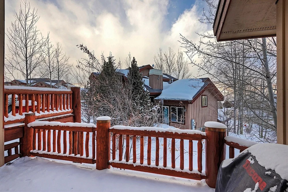 Snowbound Ski Retreat at Cedar Ridge by Casago