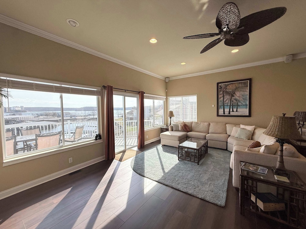 Malibu Sunrise Lakefront Oasis