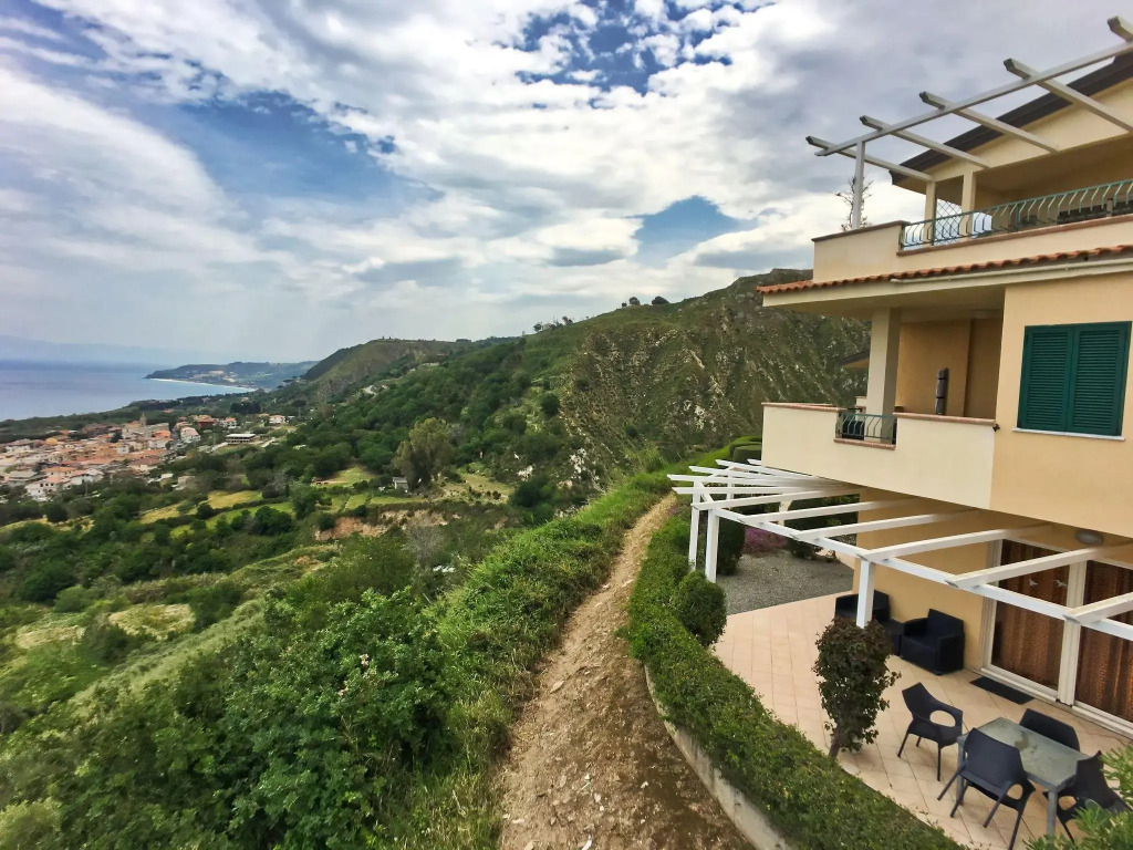 Family Sea-view Retreat in Parghelia