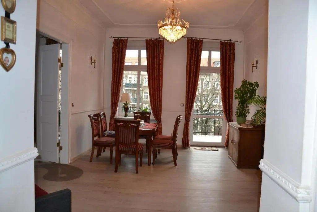 City center, sunny spacious luxury!