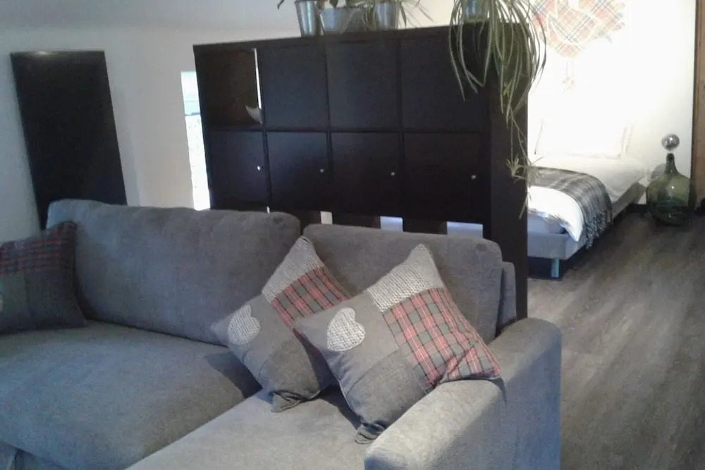 Beautiful 1-bed Barn Conversion Studio Apartment