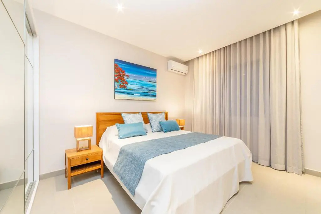 Penthouse 13 - One Bay Residence with private rooftop terrace and dip in pool