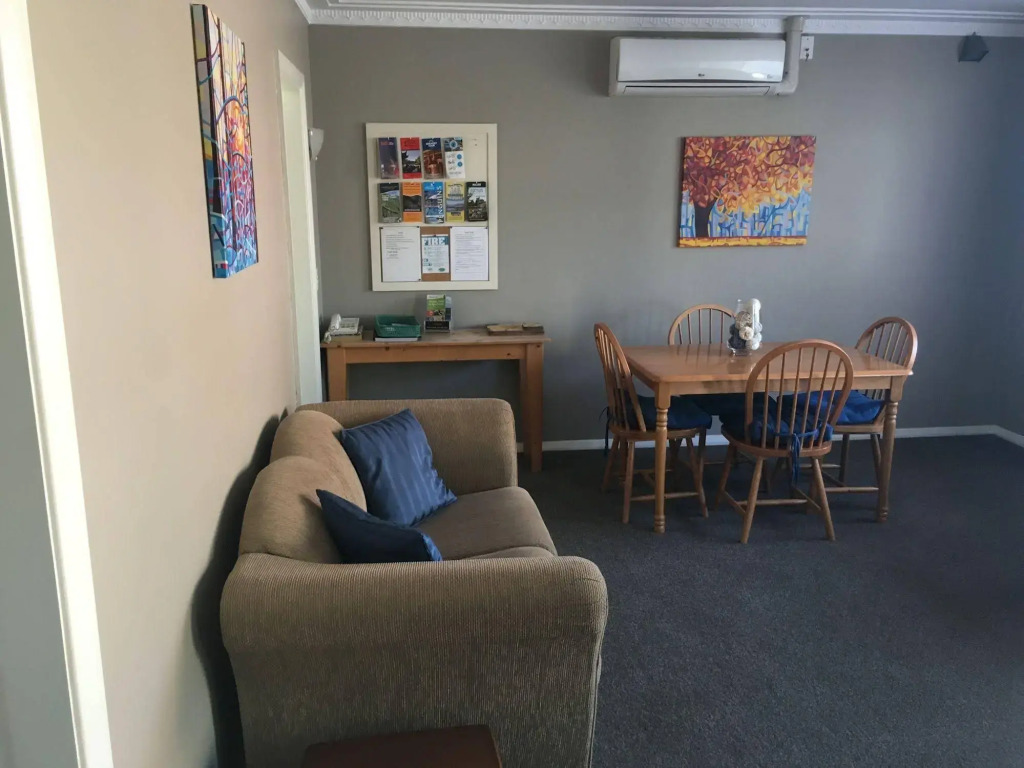 Manor on the Park Backpackers