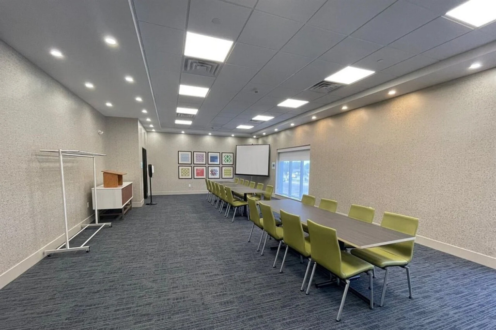 Holiday Inn Express - Fall River North