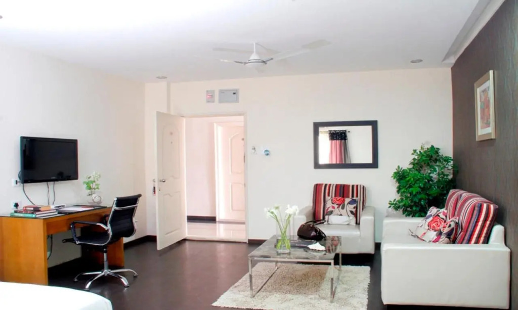 Hotel At Home Suites