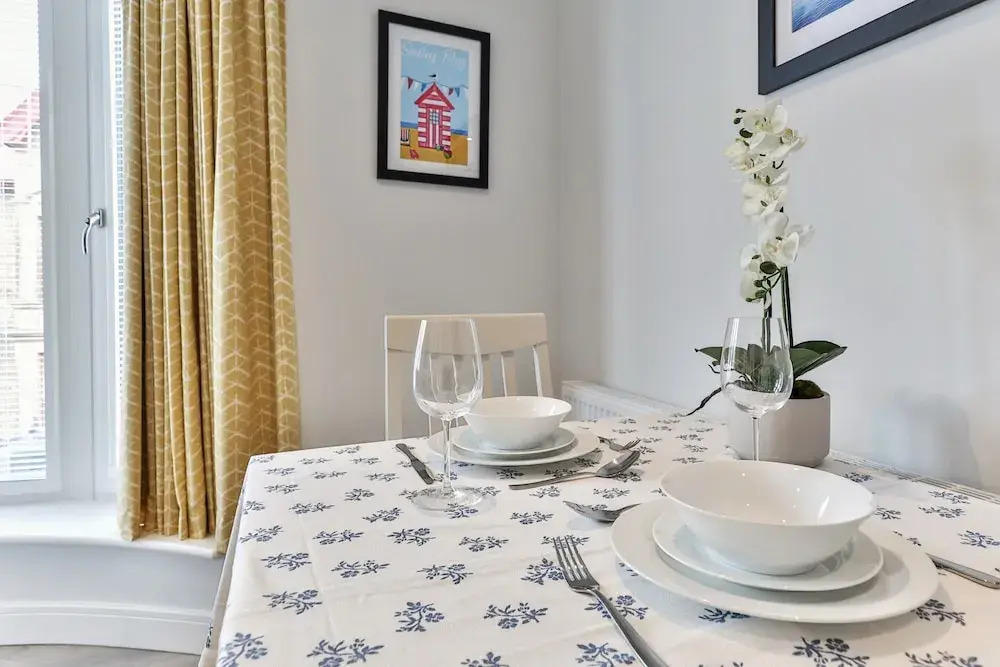 Pet-friendly Coastal Apartment in Filey, No Deposit