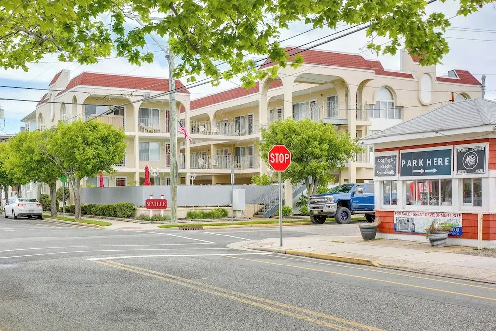 Quaint Wildwood Condo ~ Walk to Beach!