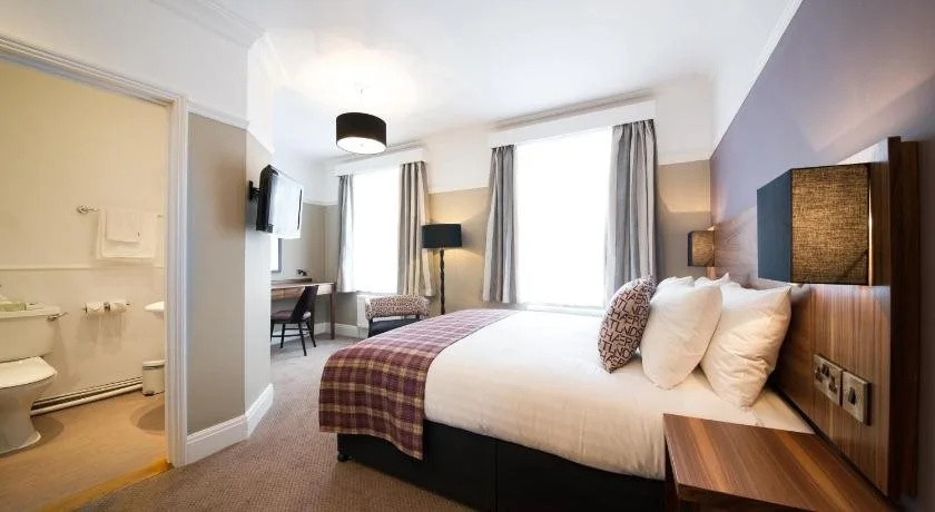The Oatlands Chaser by Innkeepers Collection