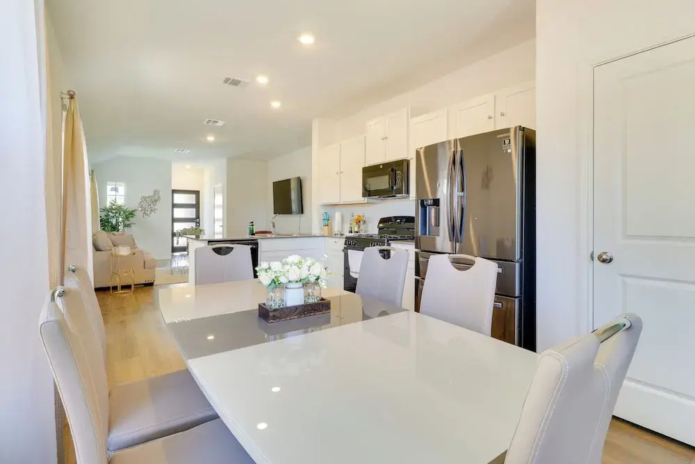 Hutto Getaway w/ Yard, 9 Mi to Lake Pflugerville!