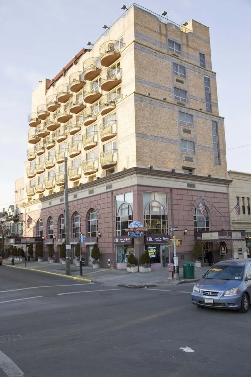 The Avenue Plaza
