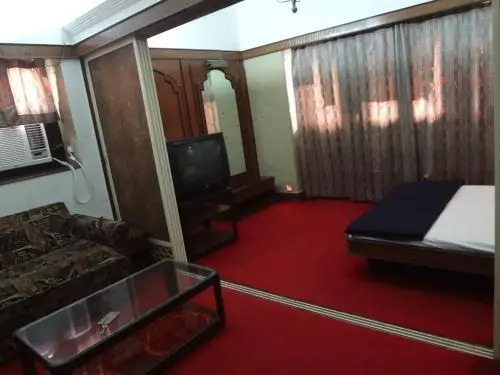 Hotel Happy Home
