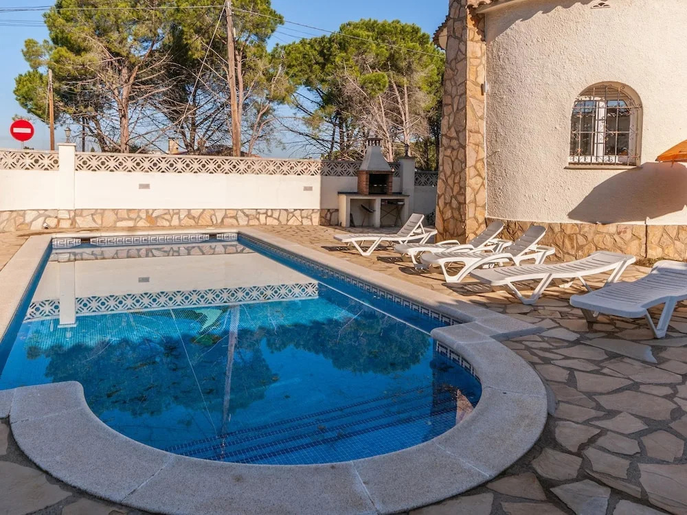 Fantastic Holiday Home With Private Pool in L'escala