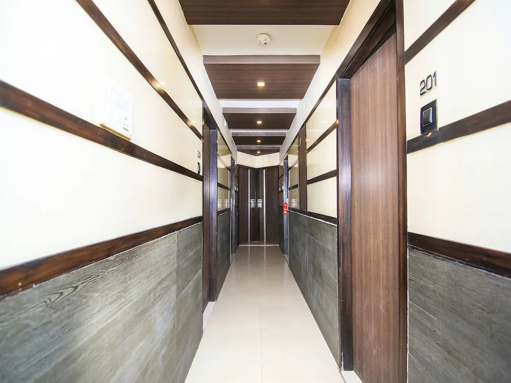 OYO 8657 Hotel Royal Castle