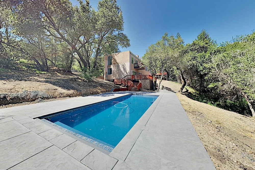 2600 Glen Ellen Home - 3 Br home by RedAwning