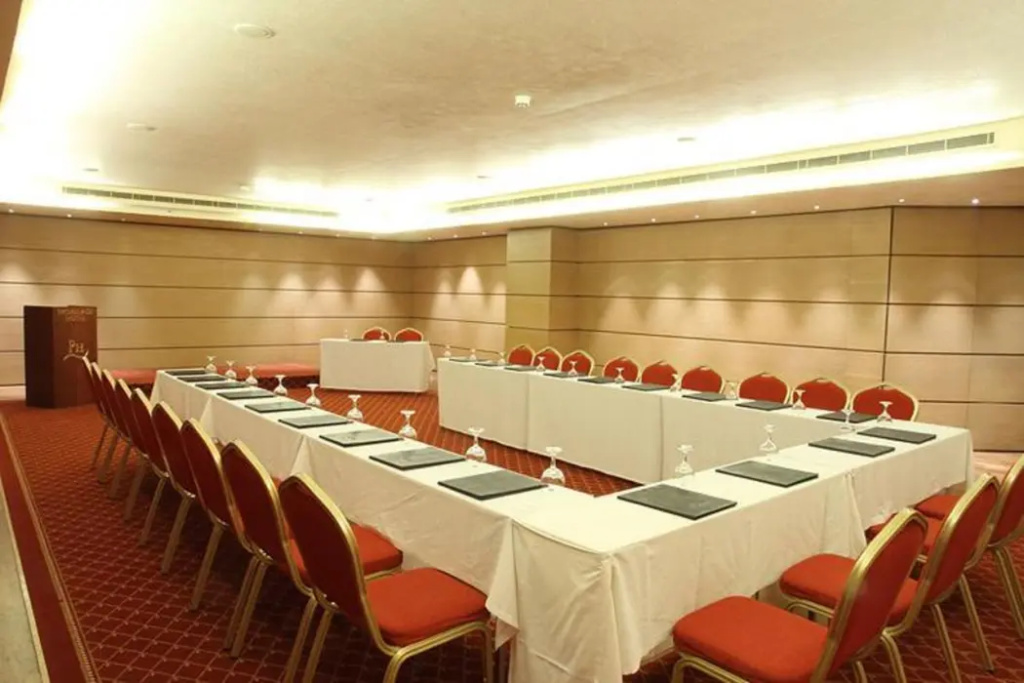 Promenade Hotel