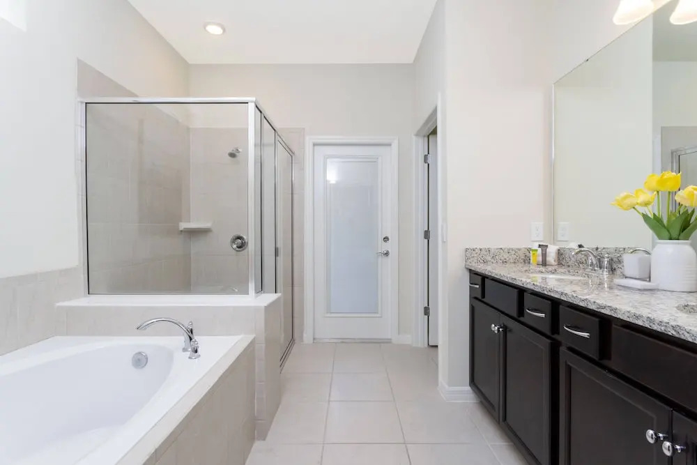 Beautiful 6 Bedroom Home w/ Private Pool and Spa at Windsor Island