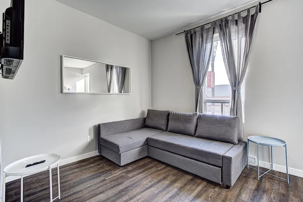 DestinationStays-University of Montreal