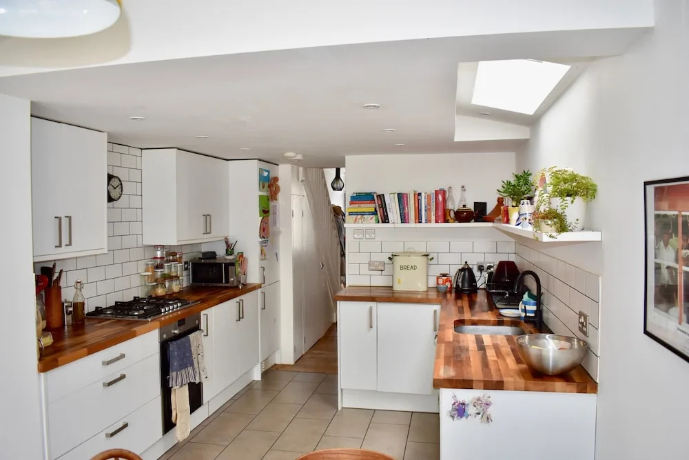 Spacious Family Home With Garden