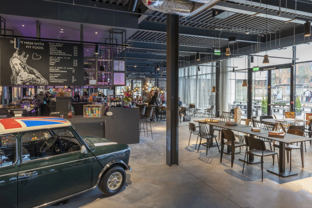 Moxy London Heathrow Airport