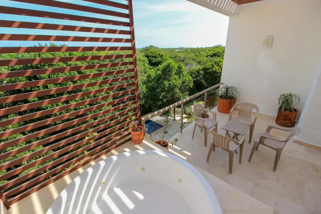 Exceptional 2Story Penthouse with Hot Tub and Rooftop Terrace in Bahia Principe