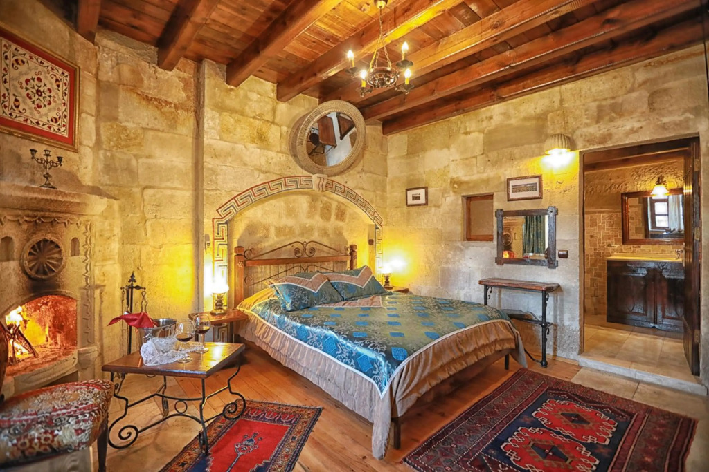 Travellers Cave Hotel