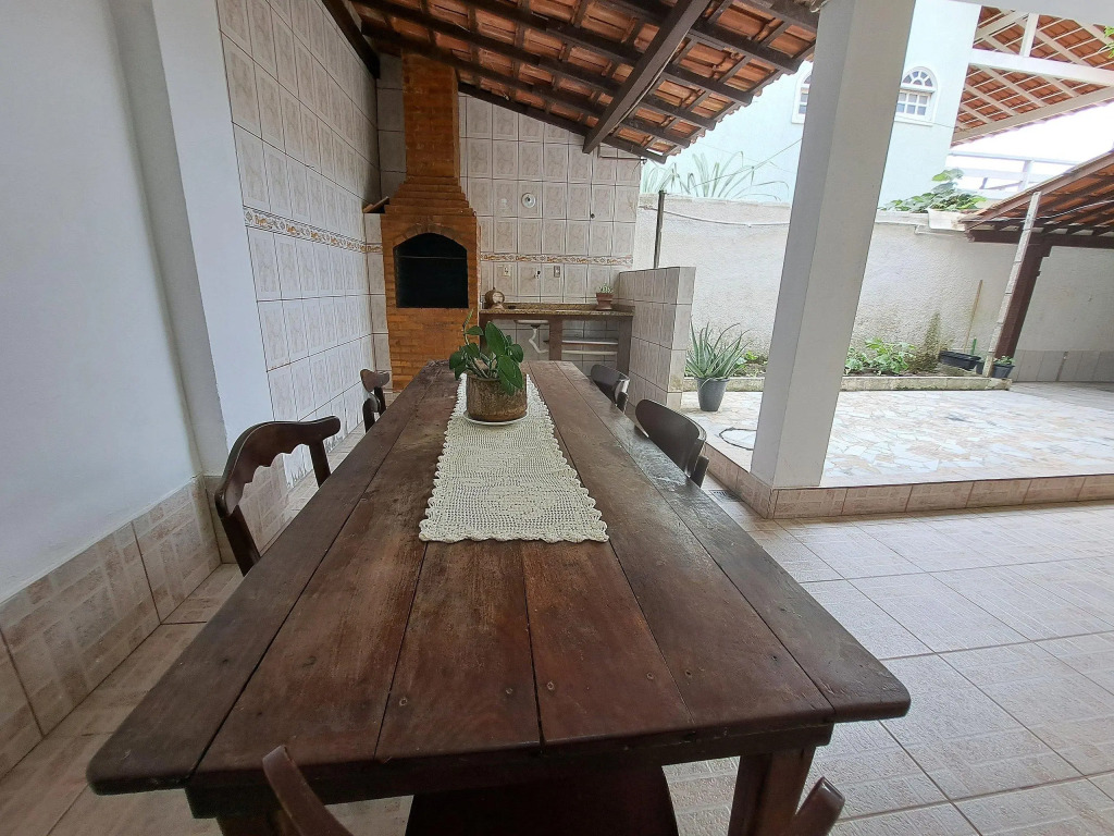 4 Quartos Espaçosos C/churrasqueira E Praia A 150m