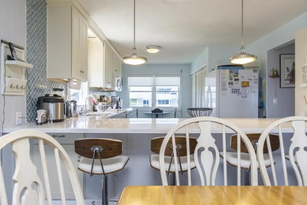 Breezy Oaks by Oak Island Accommodations