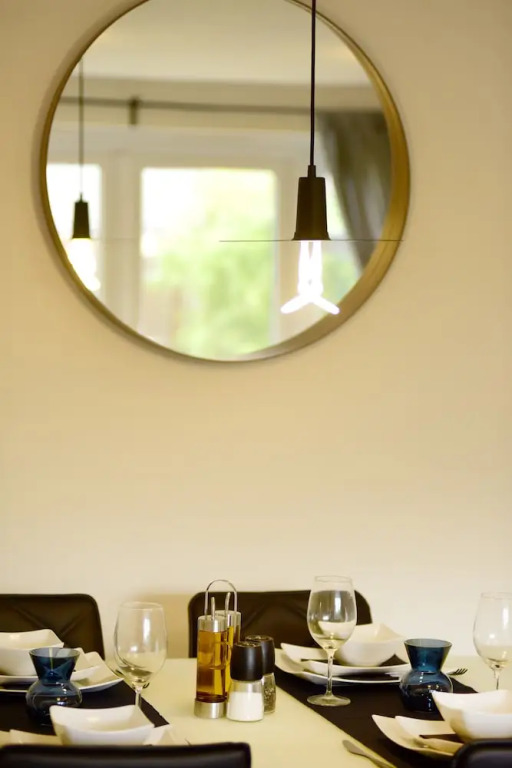 Villiers Road - modern family home by the golf course