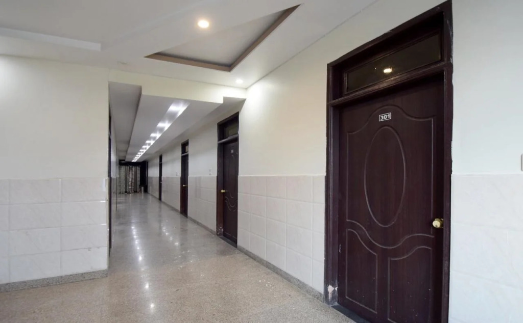 OYO 23499 Hotel Sky Inn