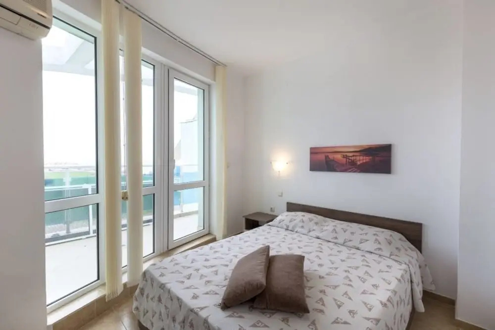 Sea View 1 Bed Apartment With Stunning Ocean Views