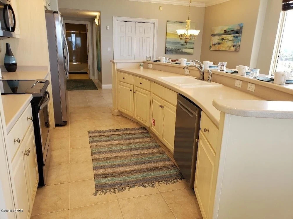 Cozy Condominium with Astonishing View from Spacious Balcony - Unit 0401 by RedAwning