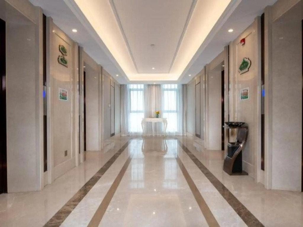 Vienna International Hotel (Chengdu Happy Valley, Dongzikou Metro Station)