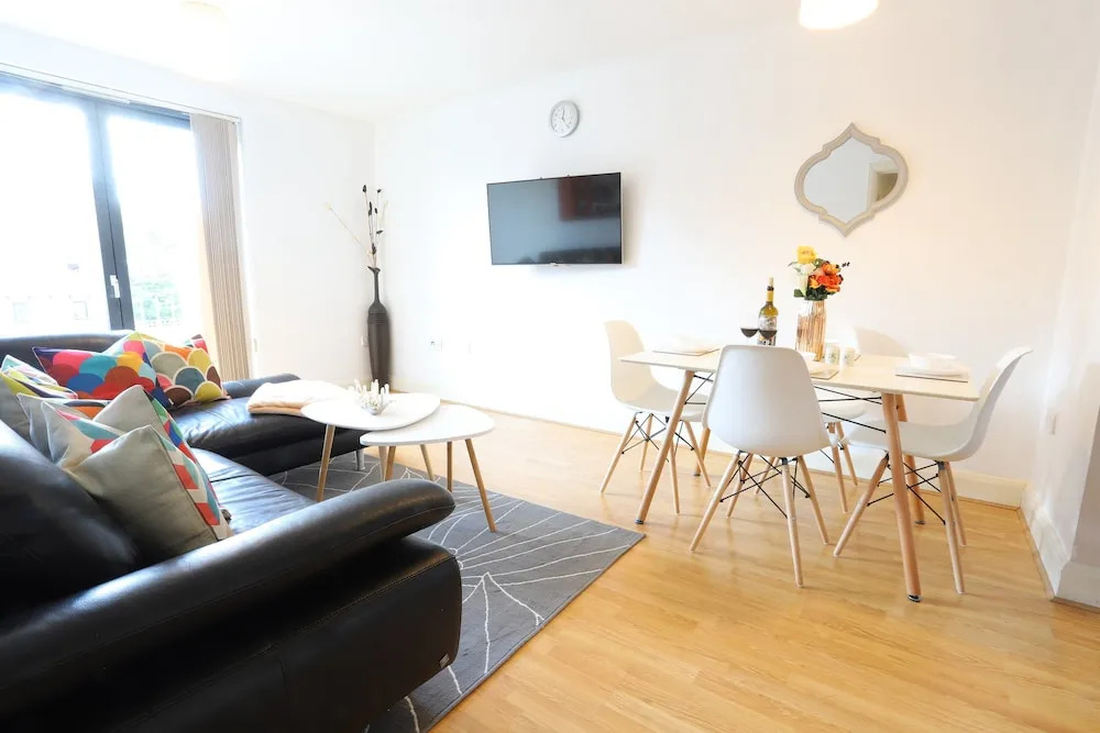 O2 Mailbox Central Premier Apartment