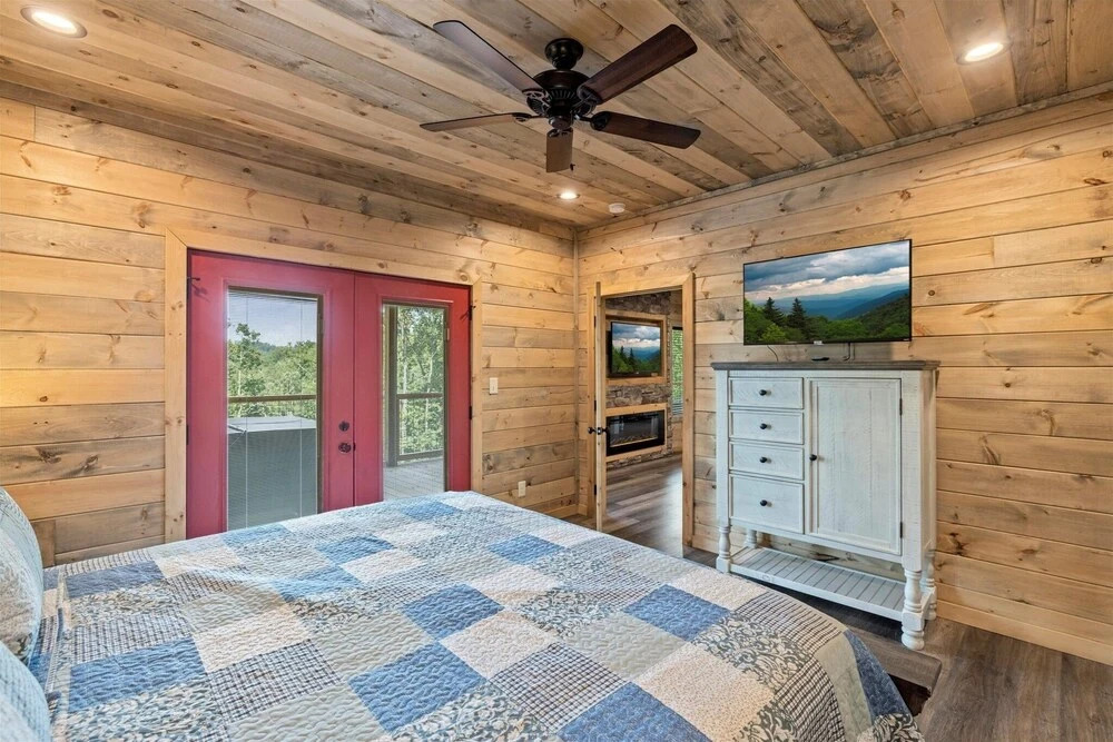 Victoria's Secrets 5 Bedroom Cabin by RedAwning