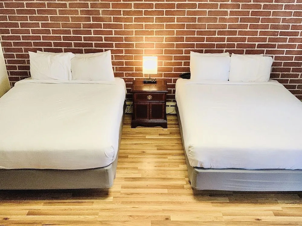 Lancaster Motor Inn