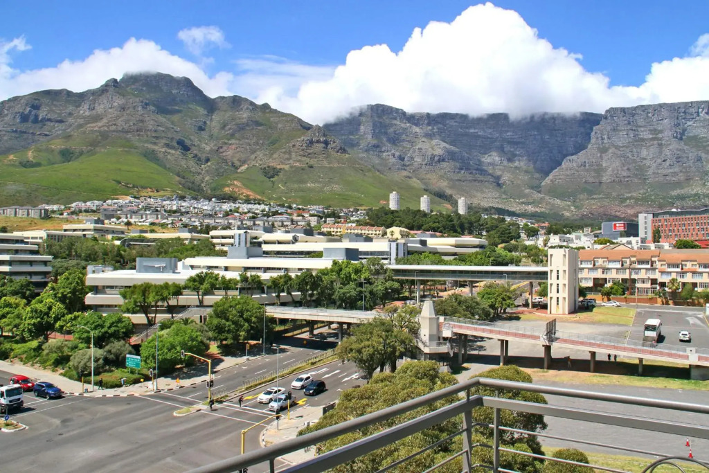 Luxury Family Apartment in Castle Rock with great views of Table Mountain
