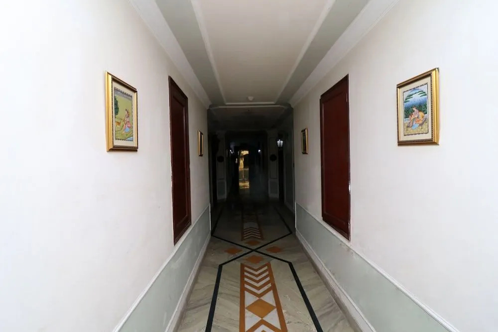 Oyo 25046 Hotel The Orient Taj