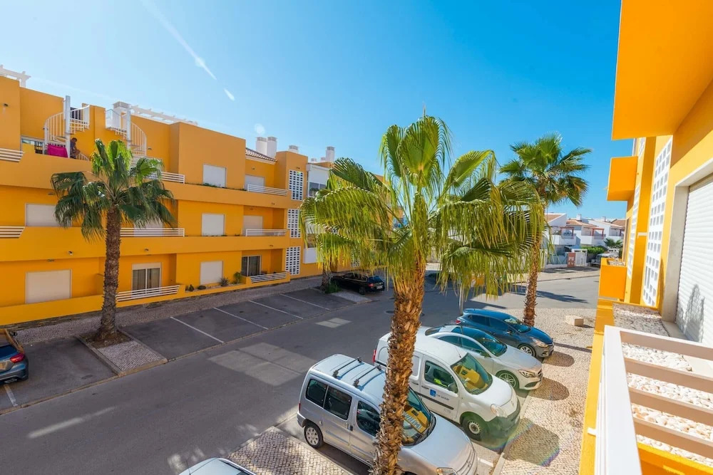 15min walk to Cabanas center, Pool, Wifi, Bbq and air-conditioning
