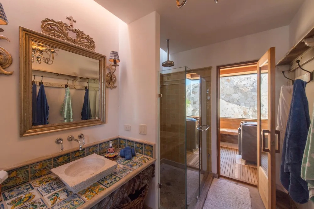 Sophisticated Cliffside Platinum Villa Turquesa 9BR Overlooking the Pacific