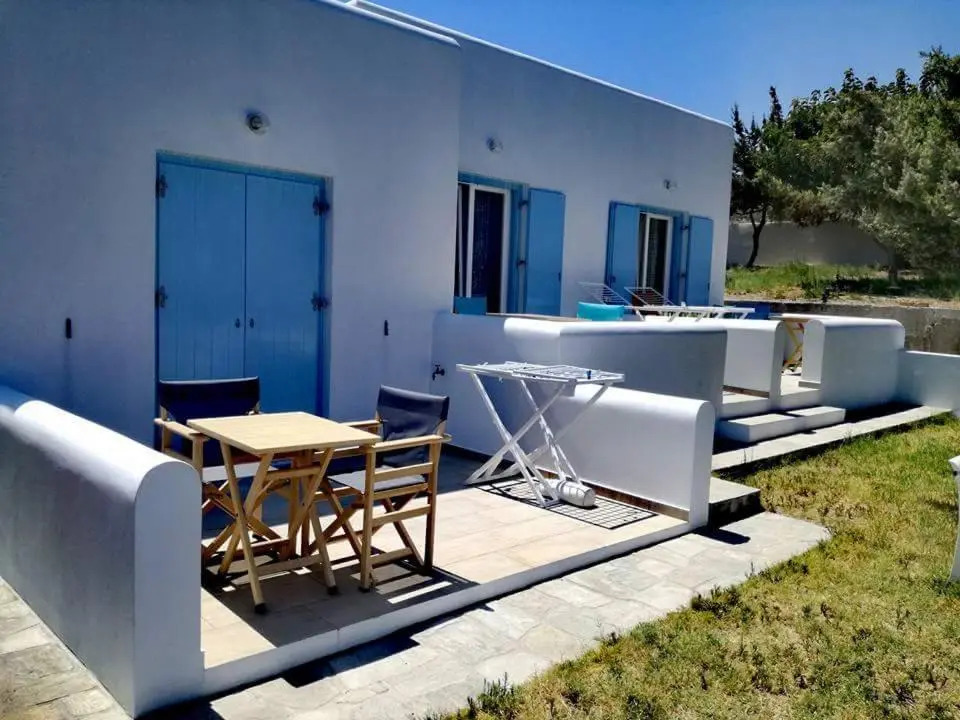 Sarakiniko Rooms