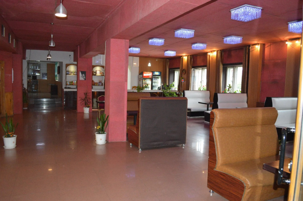 Land Hotel